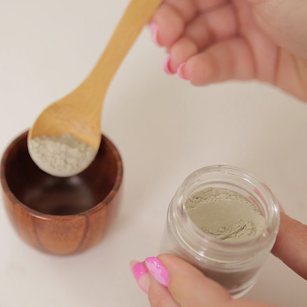 Mixing and applying facial mask